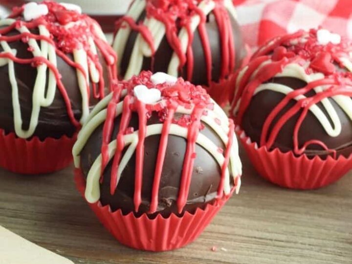 Image for How to Make Valentine's Day Hot Chocolate Bombs (Recipe)